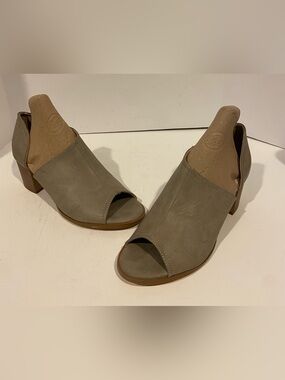 Ams Prize-2 Cut Out Side Peep Toe Ankle Bootie Women's Size 10
